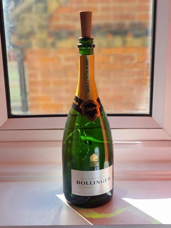 Southsea Royale James Bond 3 Bed Cool Penthouse, Seafront Parking Portsmouth Eksteriør billede