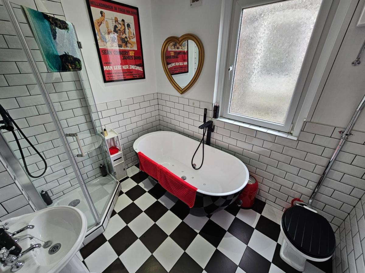 Southsea Royale James Bond 3 Bed Cool Penthouse, Seafront Parking Portsmouth Eksteriør billede